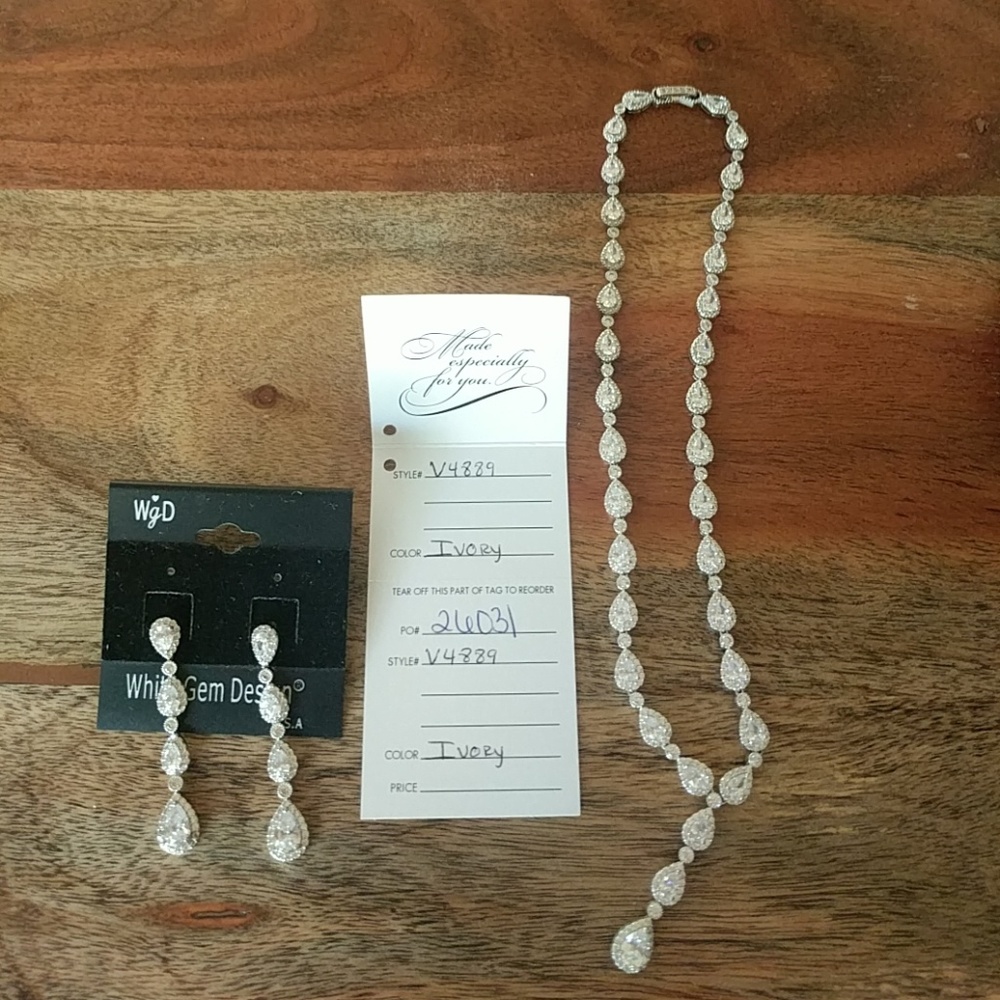 Wedding earrings and necklace set